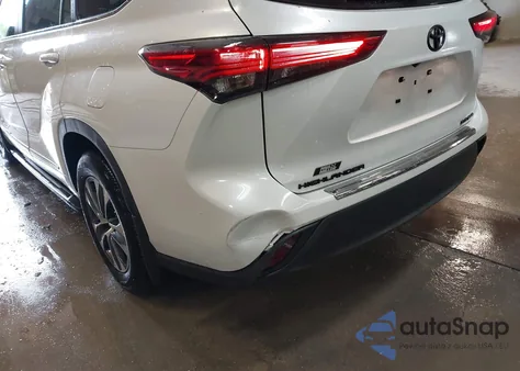 2023 Toyota Highlander Xle z USA, uszkodzony, nr VIN 5TDKDRBH2PS042150